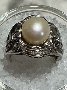 Elegant Sterling Silver Pearl Cocktail Ring - Classic White Pearl